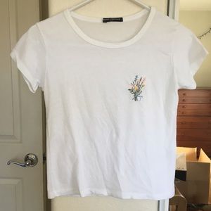 Brandy Melville flower bouquet embroidery T-Shirt